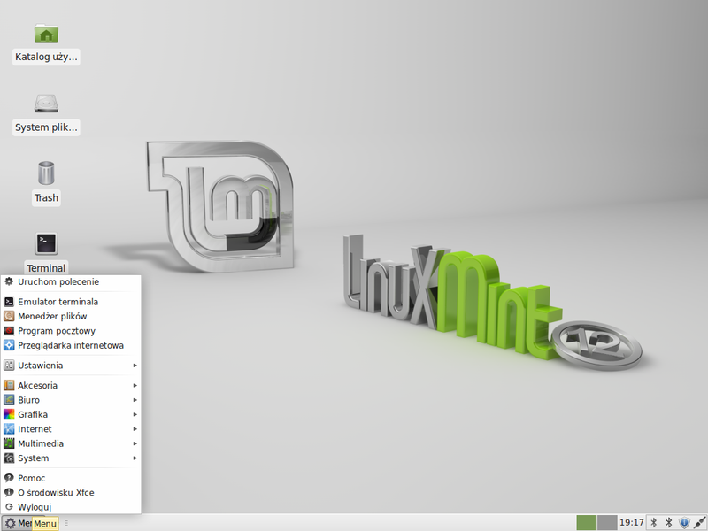 Linux Mint 12 (Lisa) with Xfce.png